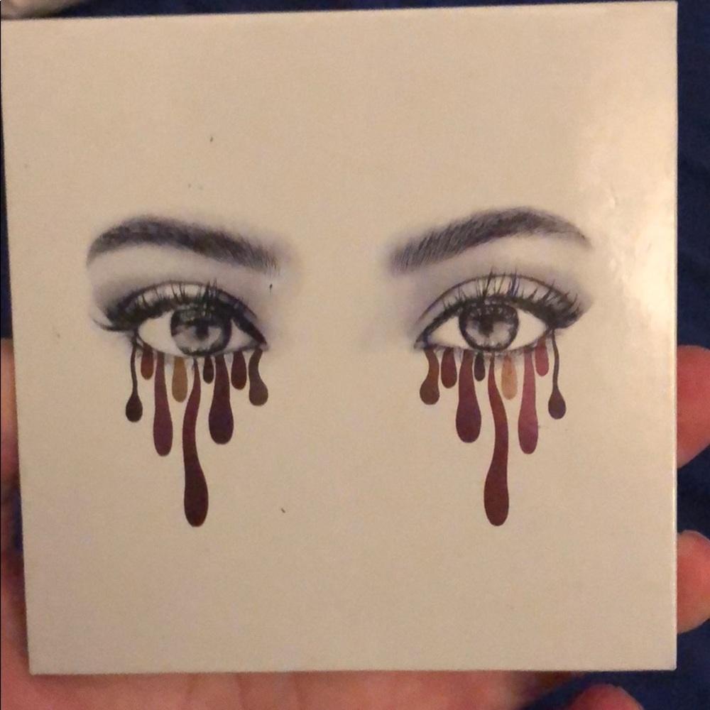 Kylie Cosmetics burgundy palette